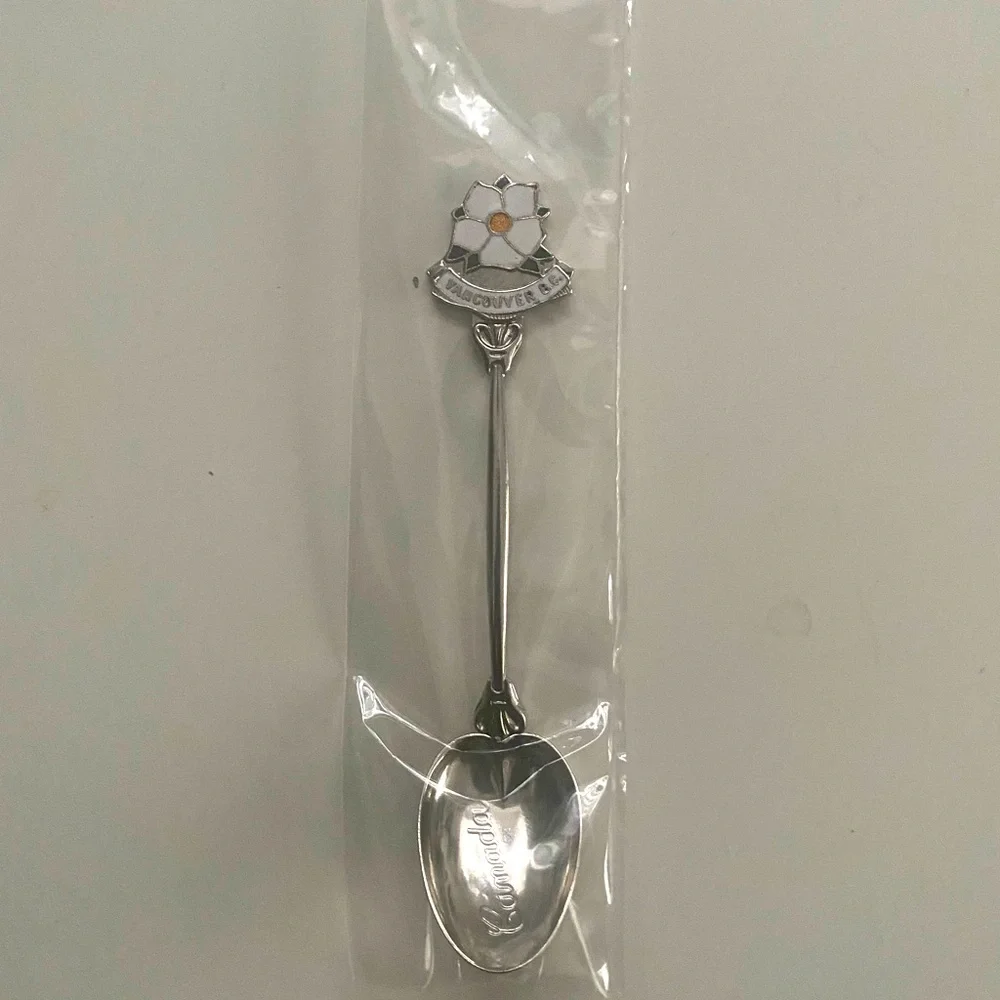Vancouver BC Canada Collectable Souvenir spoon - Picture 2 of 3